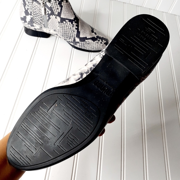 NEW Munro Snake-Embossed Cate Leather Boot C416 - Picture 9 of 11